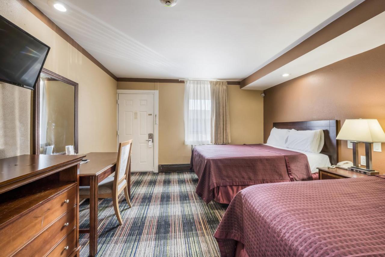 Knights Inn Trevose Eksteriør bilde